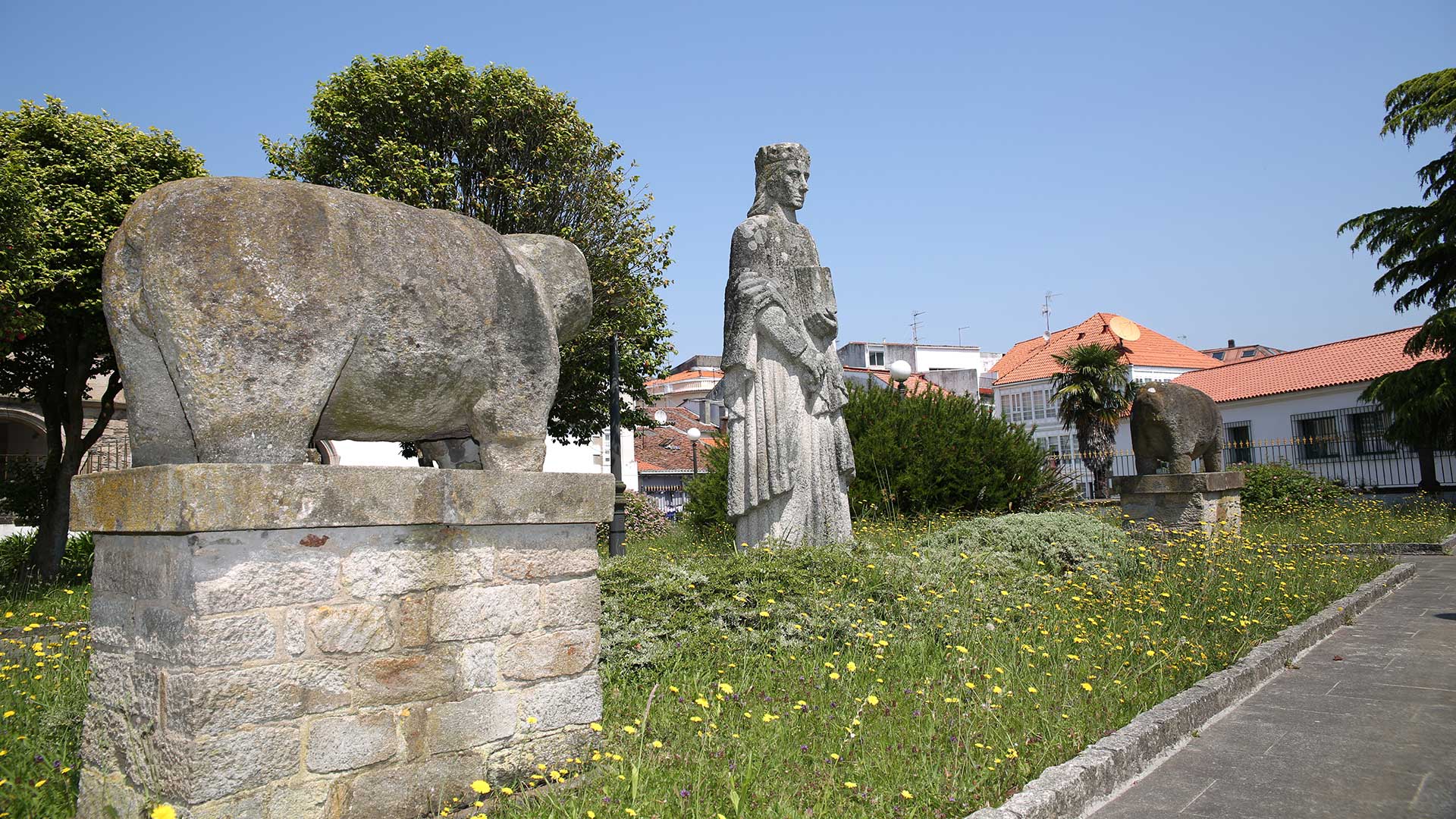 Estatua-Alfonso-X-El-Sabio_Jardines_Casa-de-la-Cultura-2